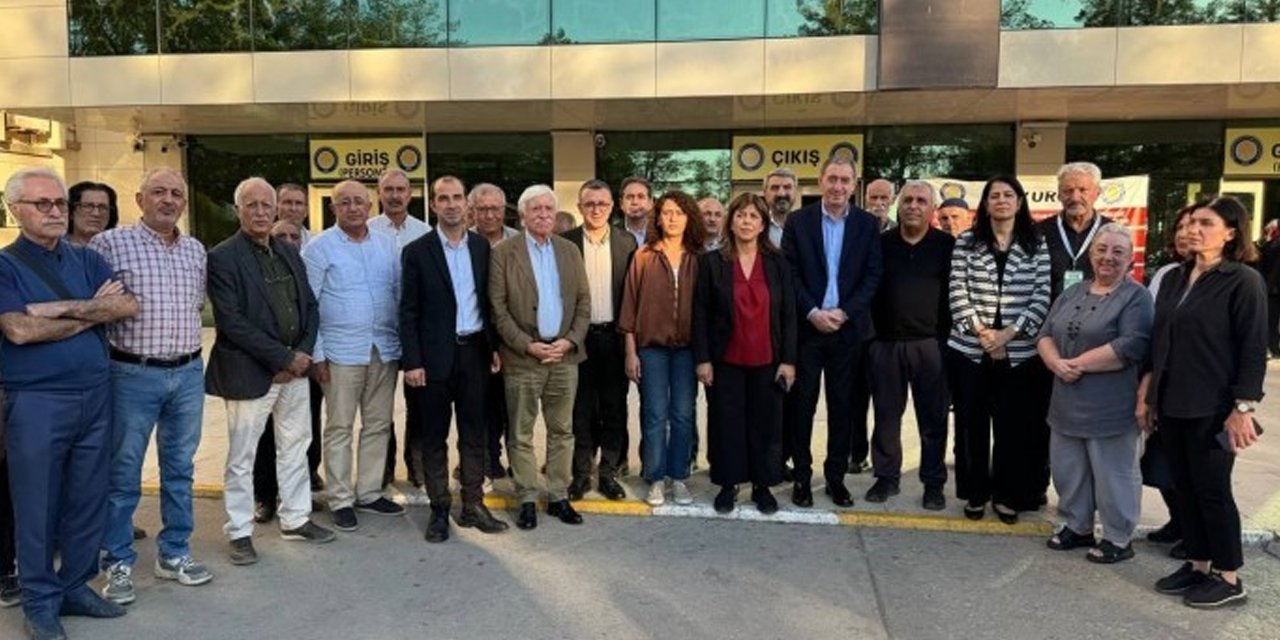 DEM Parti Eş genel başkanlardan İsmail Beşikçi’ye ziyaret