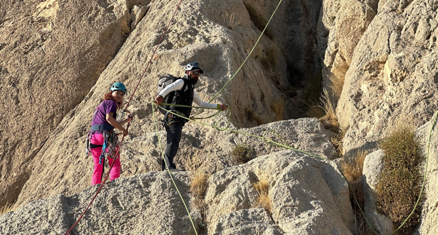 Van’da sporculara kaya tırmanışı eğitimi verildi