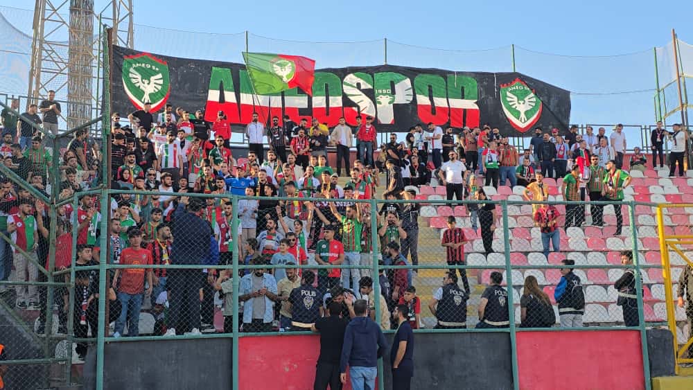 Amedspor  Vanspor Maçında Dostluk tezahüratlari