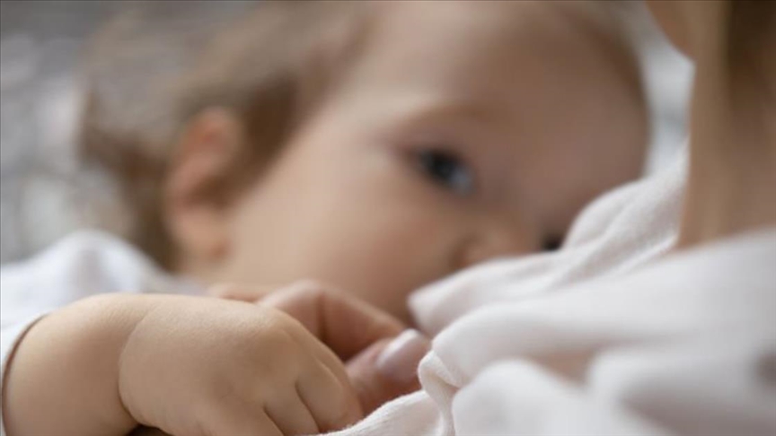 "Emzirmek hem anneyi hem bebeği obeziteden de koruyor"