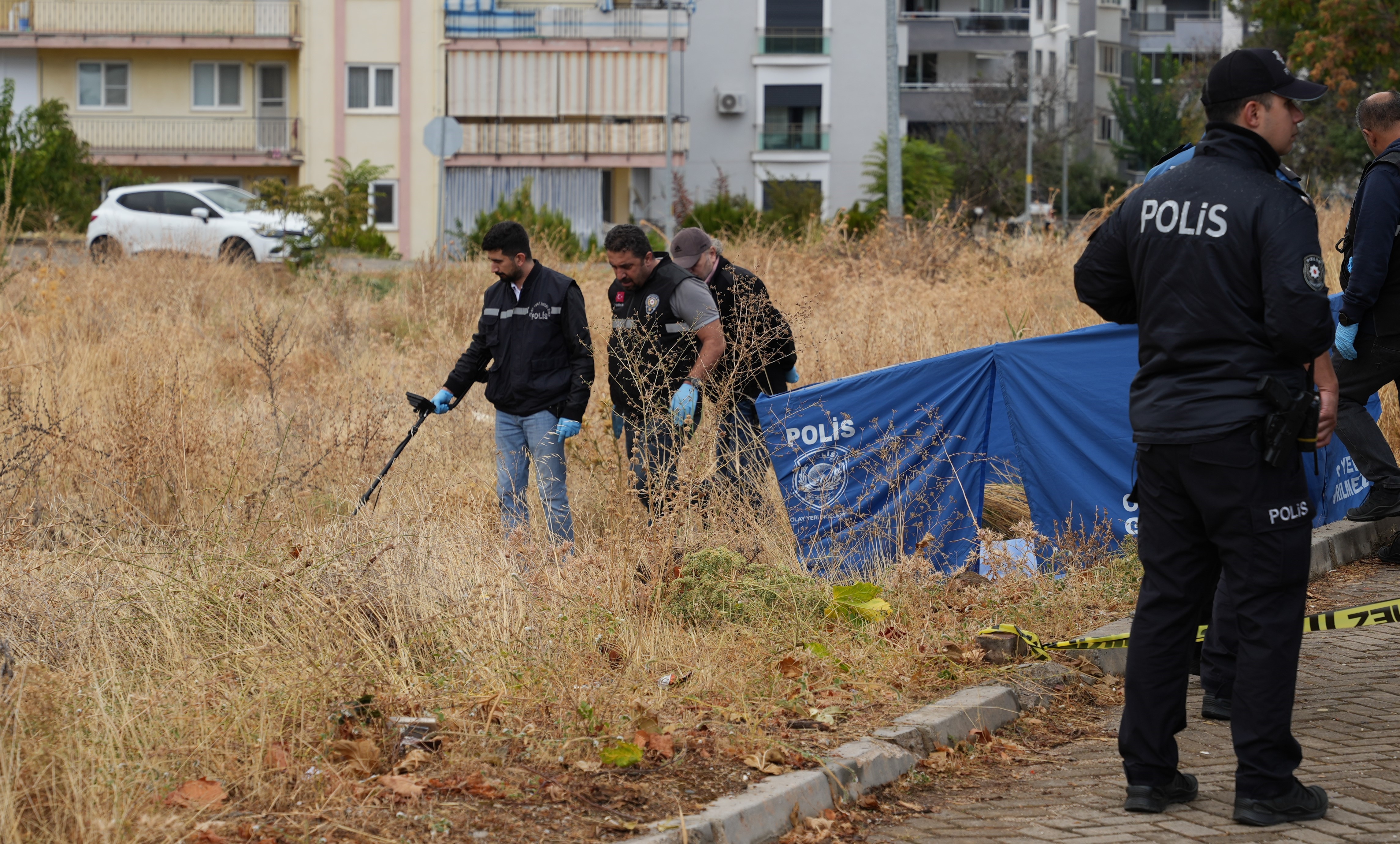 Aracını kenara çekip bankta intihar etti