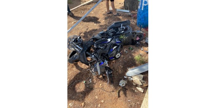 Motosiklet kaldırıma çarptı: 1 ölü
