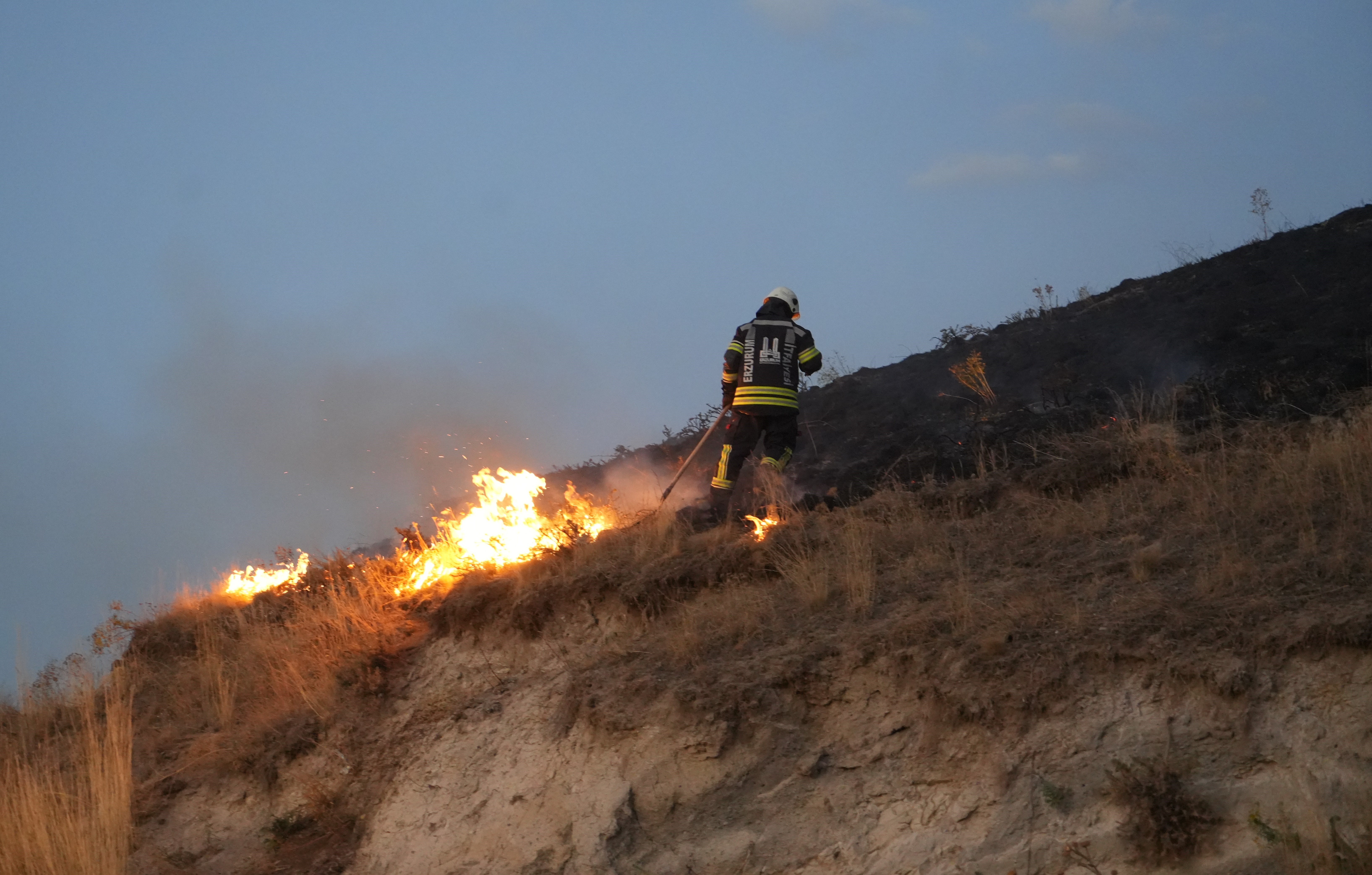 Havai fişek yangına neden oldu