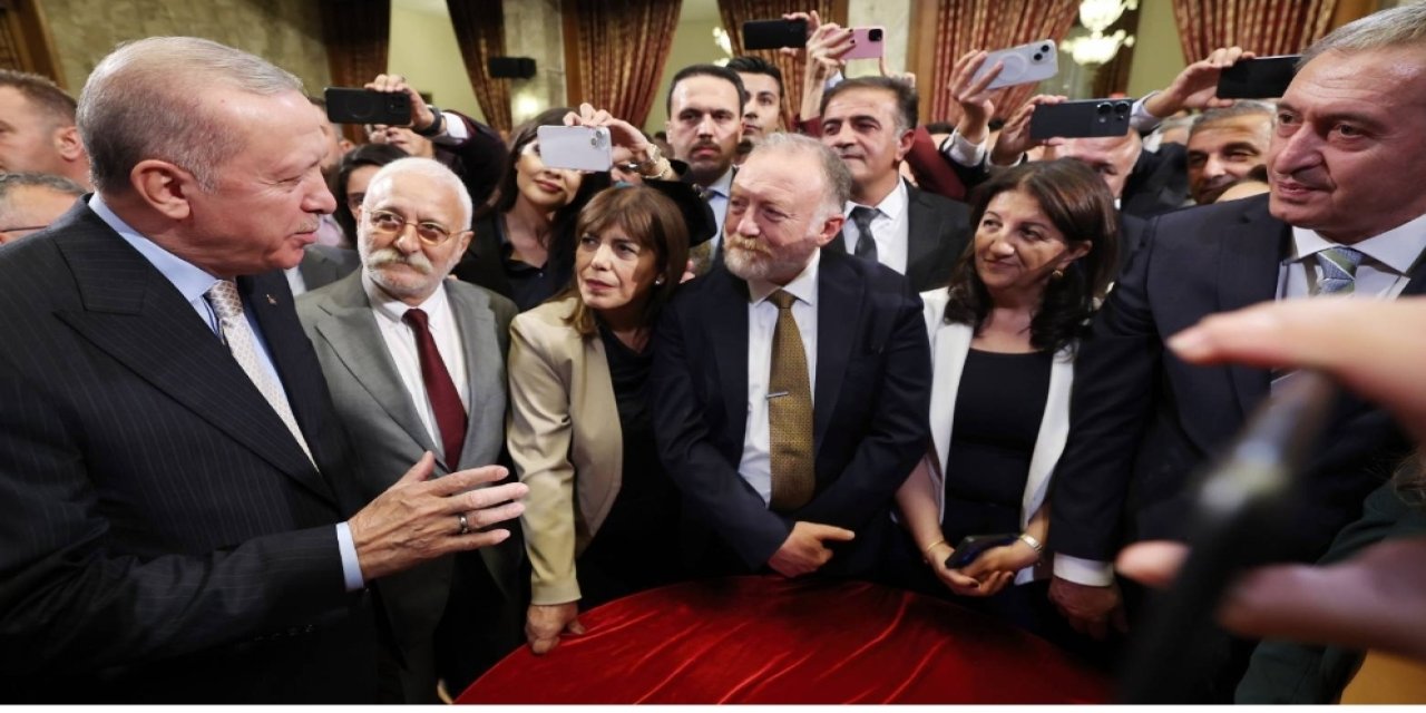 DEM Parti'den Cumhurbaşkanı ile fotoğraf açıklaması