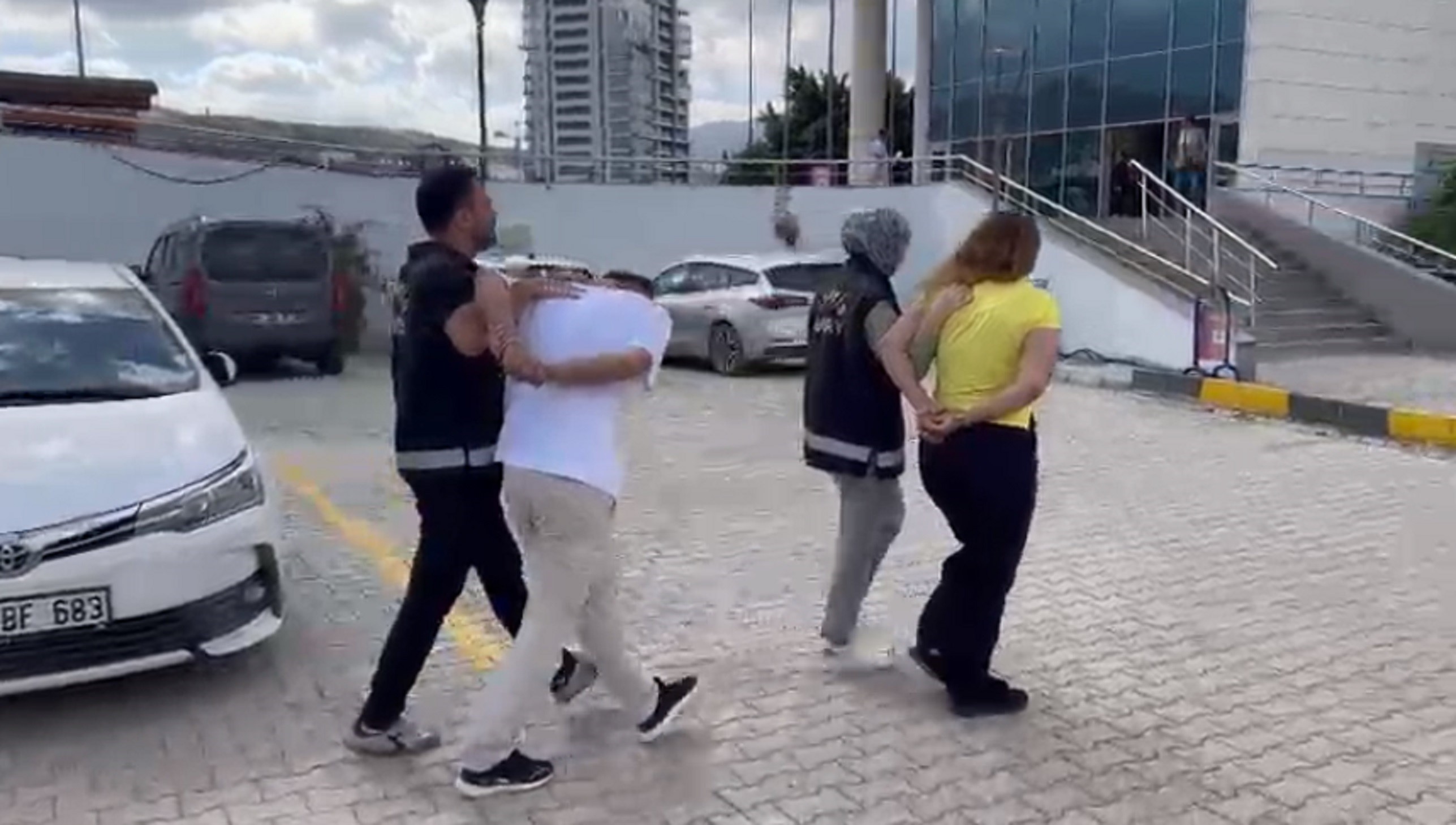 Hırsızlık şüphelisi 2 kişi tutuklandı