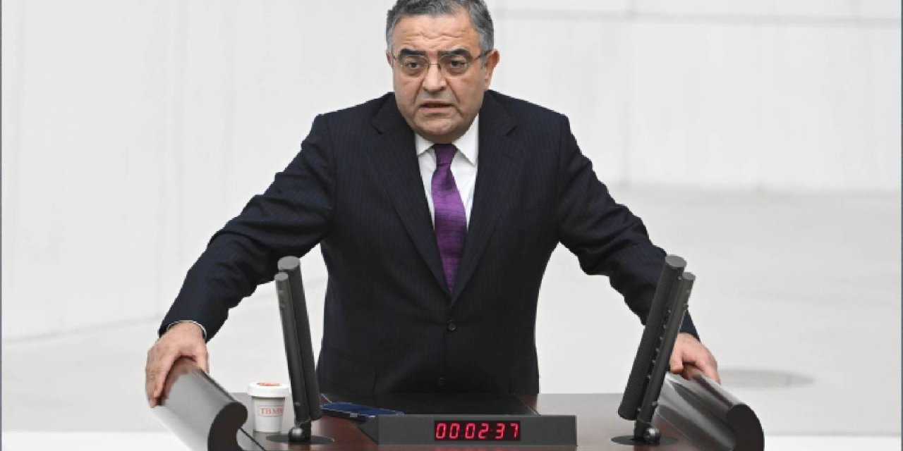 Tanrıkulu “Beyaz Toros” tişörtlerini Meclis'e taşıdı