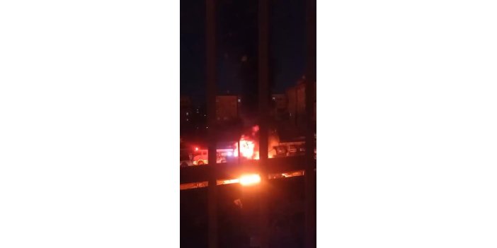 Park halindeki traktör alev aldı