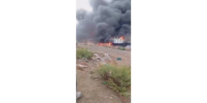 İşçilerin kaldığı konteyner alevlere teslim oldu