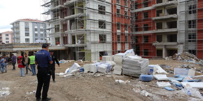 İnşaatta malzeme düşmesi sonucu işçi yaralandı