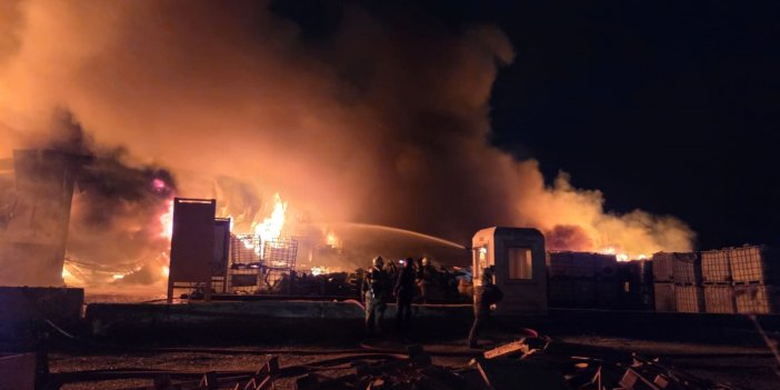 Boya dönüşüm fabrikasında yangın