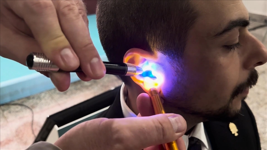 Lazer ve LED akupunkturu, beyni uyararak ağrıyı dindiriyor