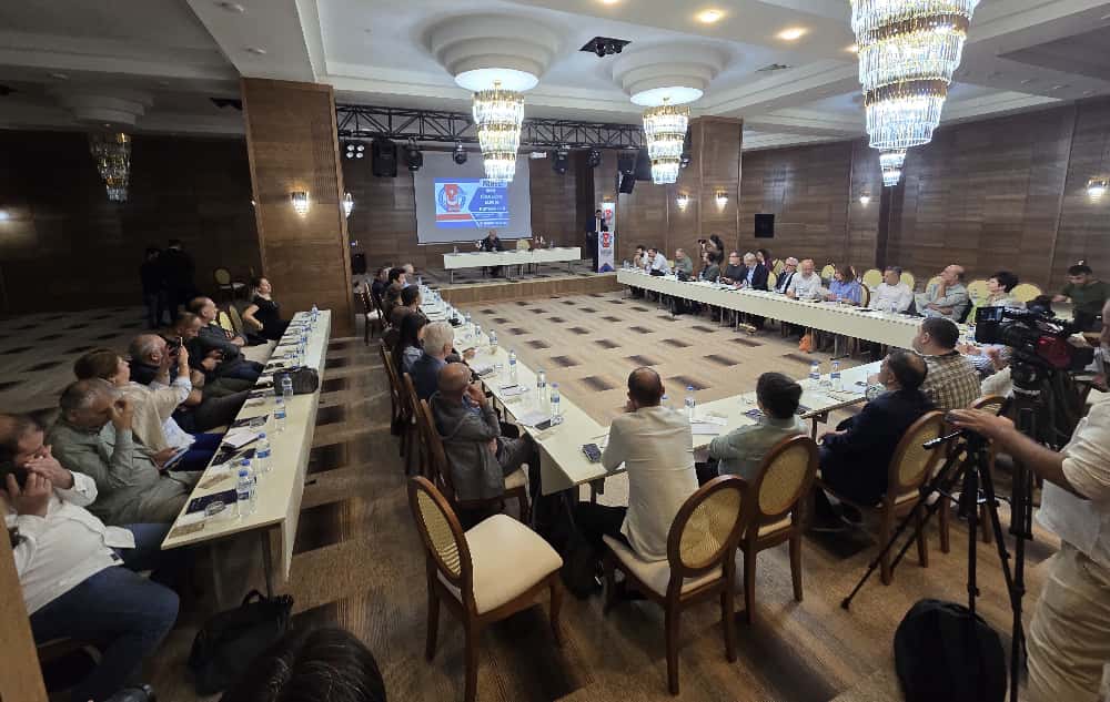 Diyarbakır'da “Barış Süreçlerinde Basın ve Medyanın Rolü” paneli başladı