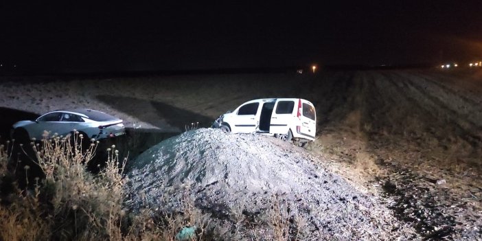 Şırnak'ta iki araç yoldan çıkarak tarlaya uçtu