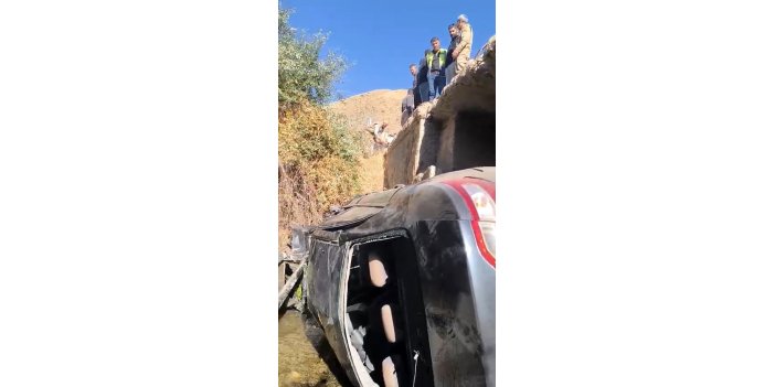 Kontrolden çıkan otomobil dereye uçtu: 4 yaralı