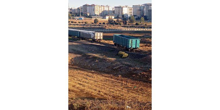 Kurtalan'da tren vagonu raydan çıktı