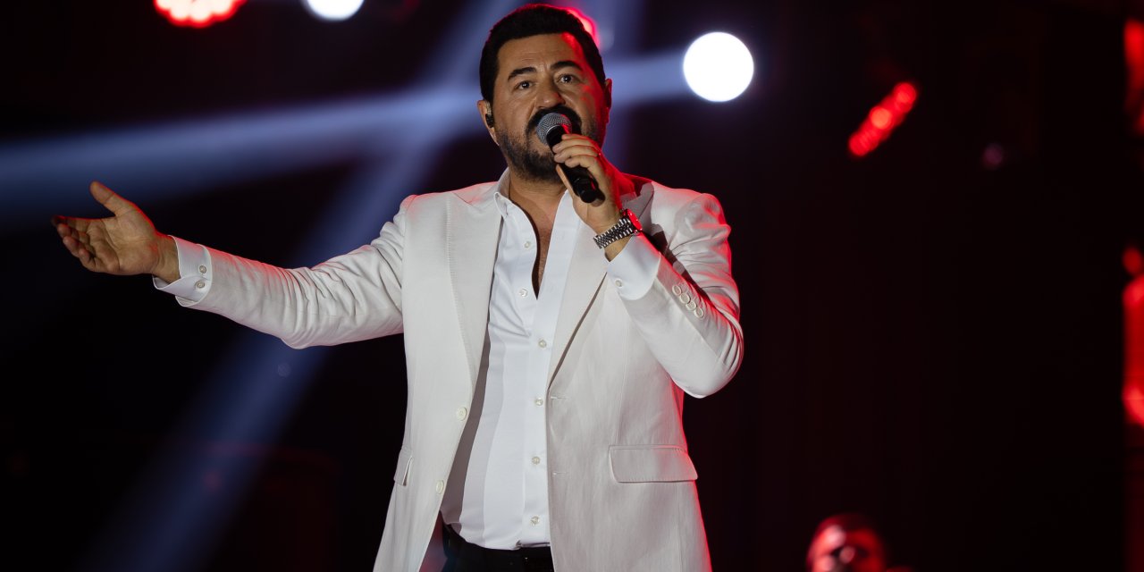 Diyarbakır'da "Kültür Yolu Festivali": Serkan Kaya sahnedeydi