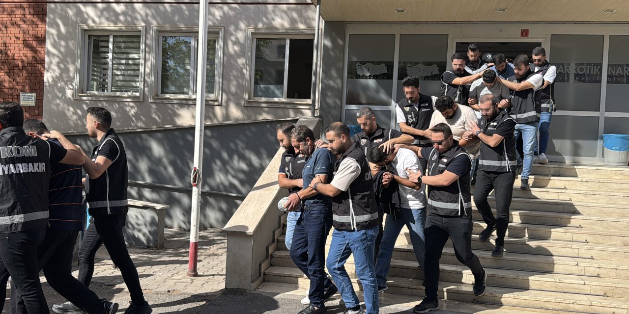Diyarbakır'da silah kaçakçılığı operasyonu: 78 gözaltı, 19 tutuklama
