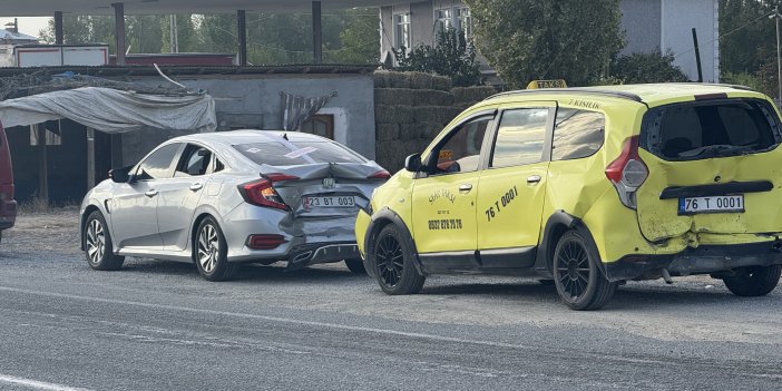 Iğdır'da 3 araç birbirine girdi