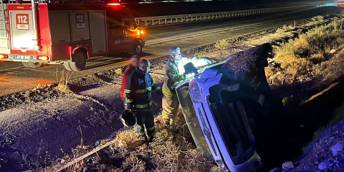 Kontrolden çıkan hafif ticari araç devrildi