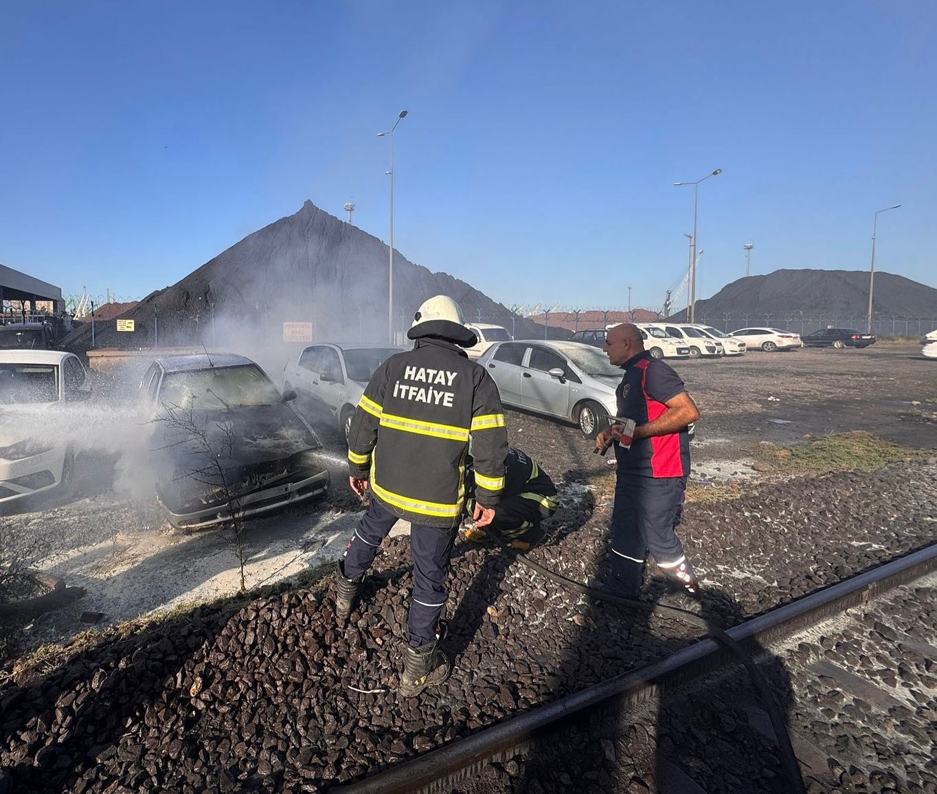 Park halindeki otomobil yandı