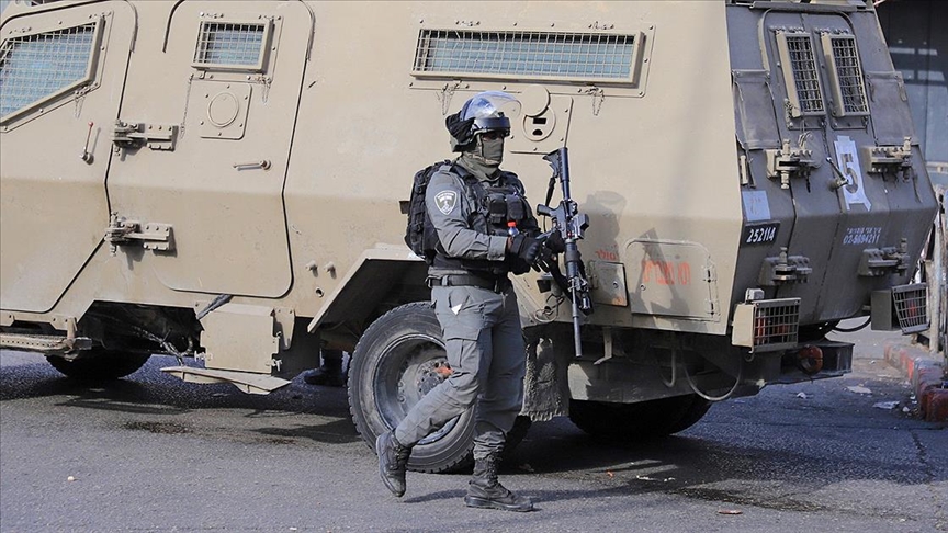 İsrail askerleri, serbest bırakılan Filistinli esirlerin evlerine baskın düzenledi