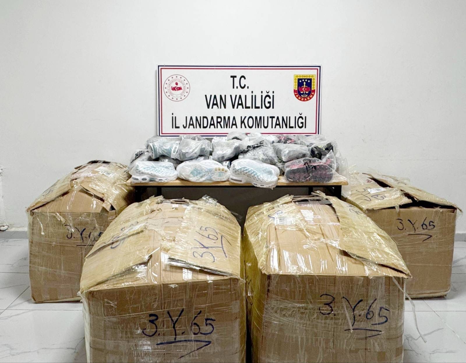 Van’da gümrük kaçağı malzeme ele geçirildi