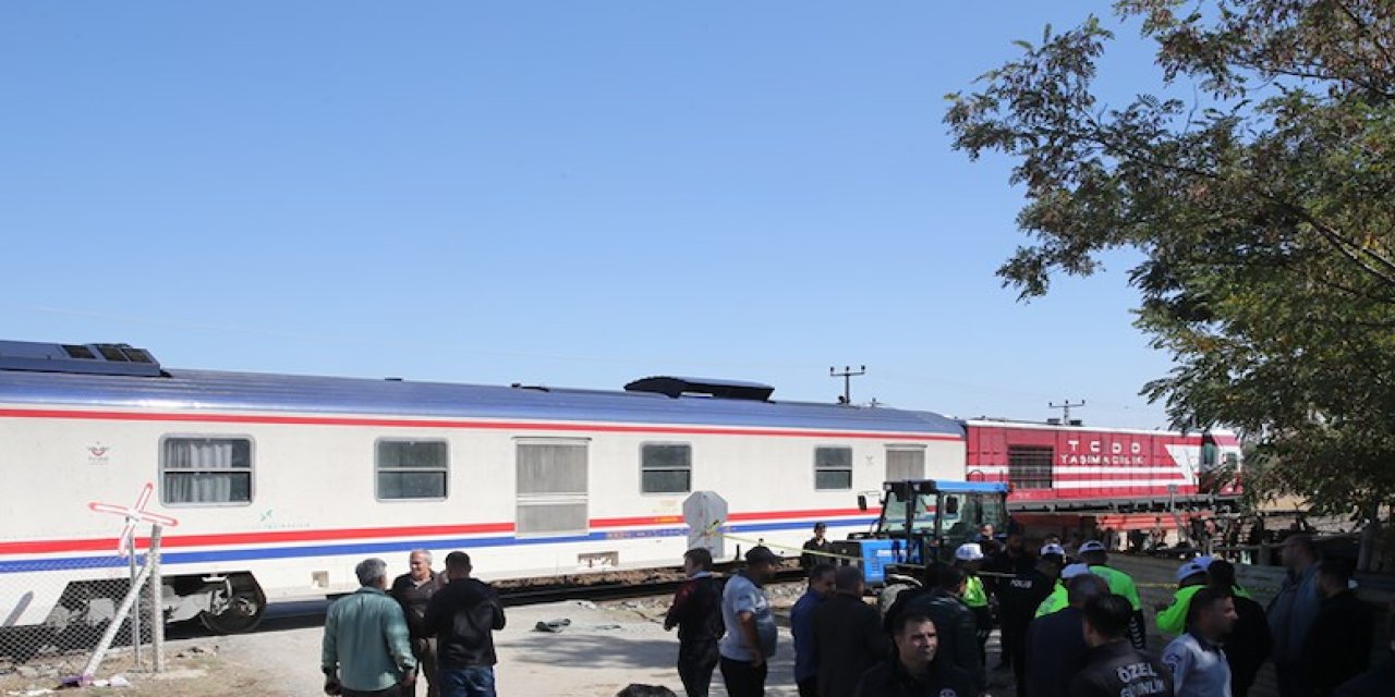 Öğrenci servisine tren çarptı!