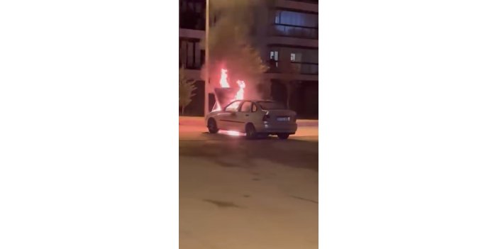 Seyir halindeki otomobil alev aldı