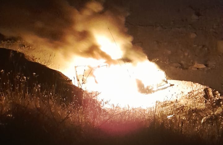 Alev alan araç kullanılamaz hale geldi