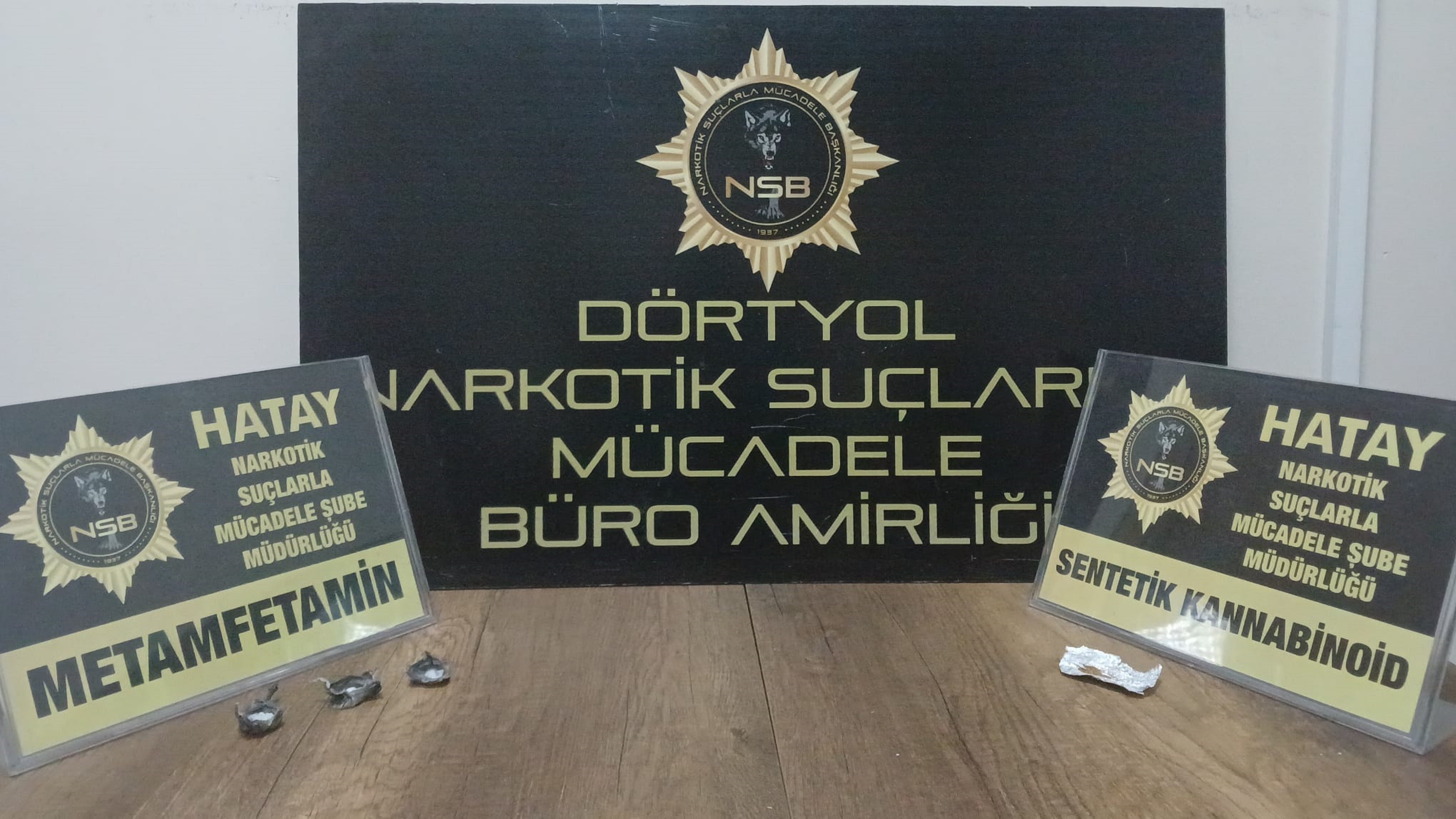 Uyuşturucu satıcısı suçüstü yakalandı