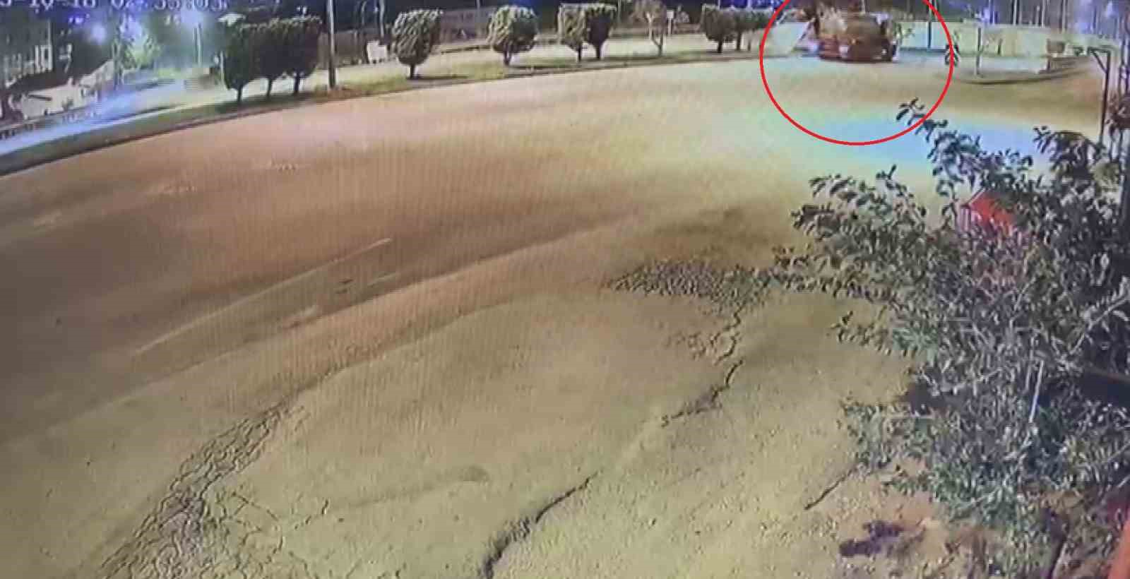 Su tankeriyle kamyonet çarpıştı: 1 ölü