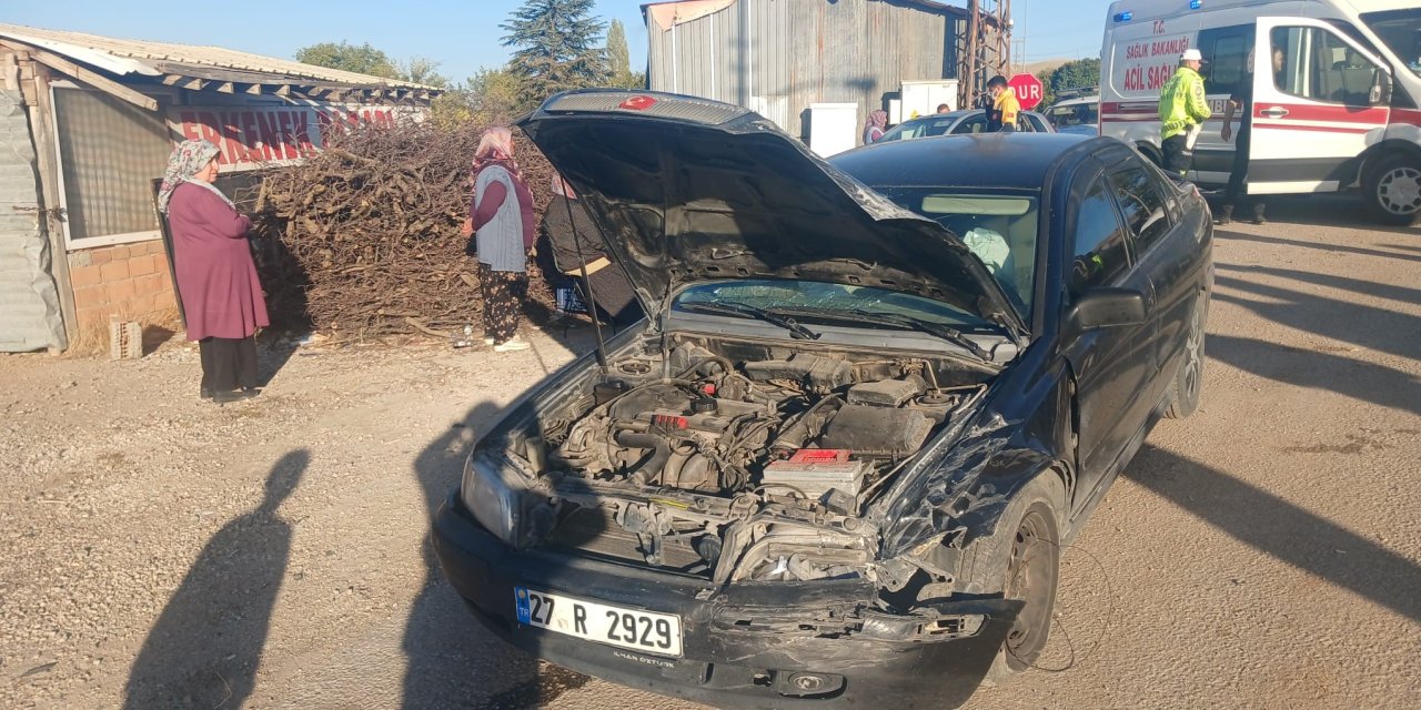 Otomobil ile minibüs çarpıştı: 4 yaralı