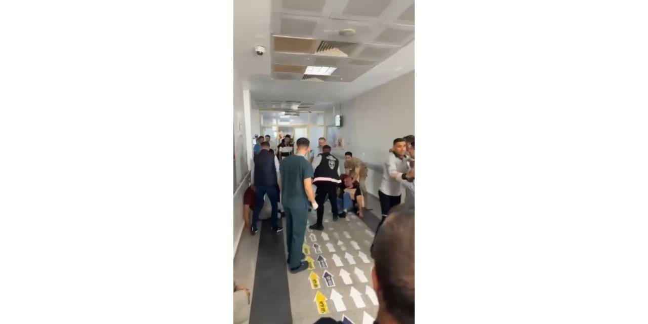 Acil serviste ortalık karıştı: Husumetliler birbirine girdi