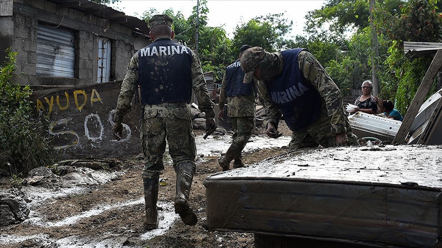 Meksika'da sellerde hayatını kaybedenlerin sayısı 76'ya yükseldi