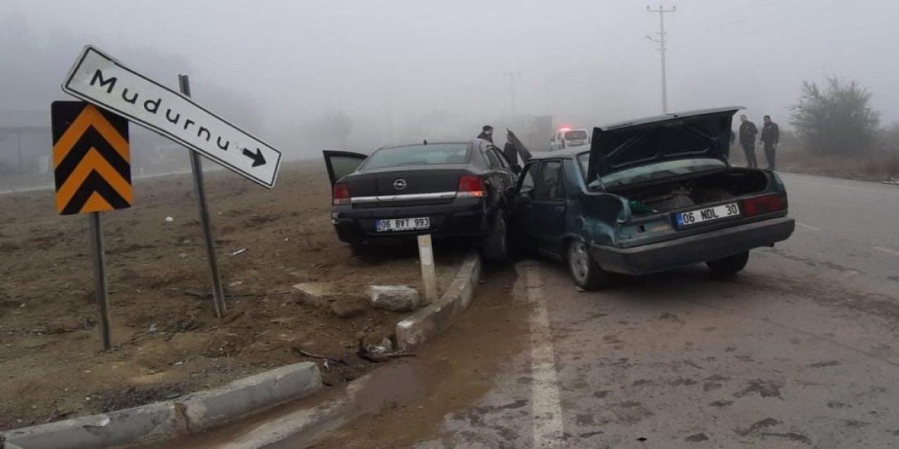 Kavşakta kaza: 4 yaralı