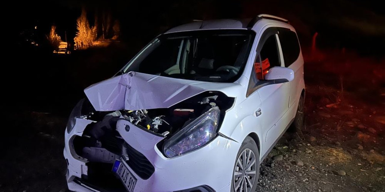 İki araç çarpıştı: 2 yaralı