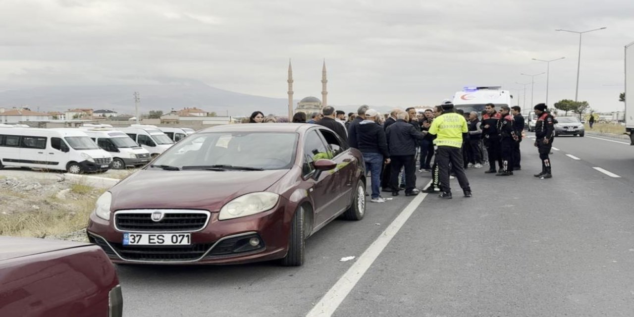 Polis cenazesi sırasında konvoya saldırı: 4 yaralı