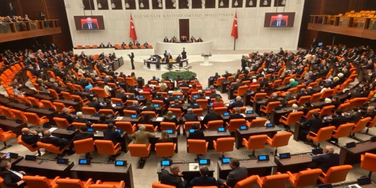 Irak ve Suriye tezkeresi Meclis'ten geçti