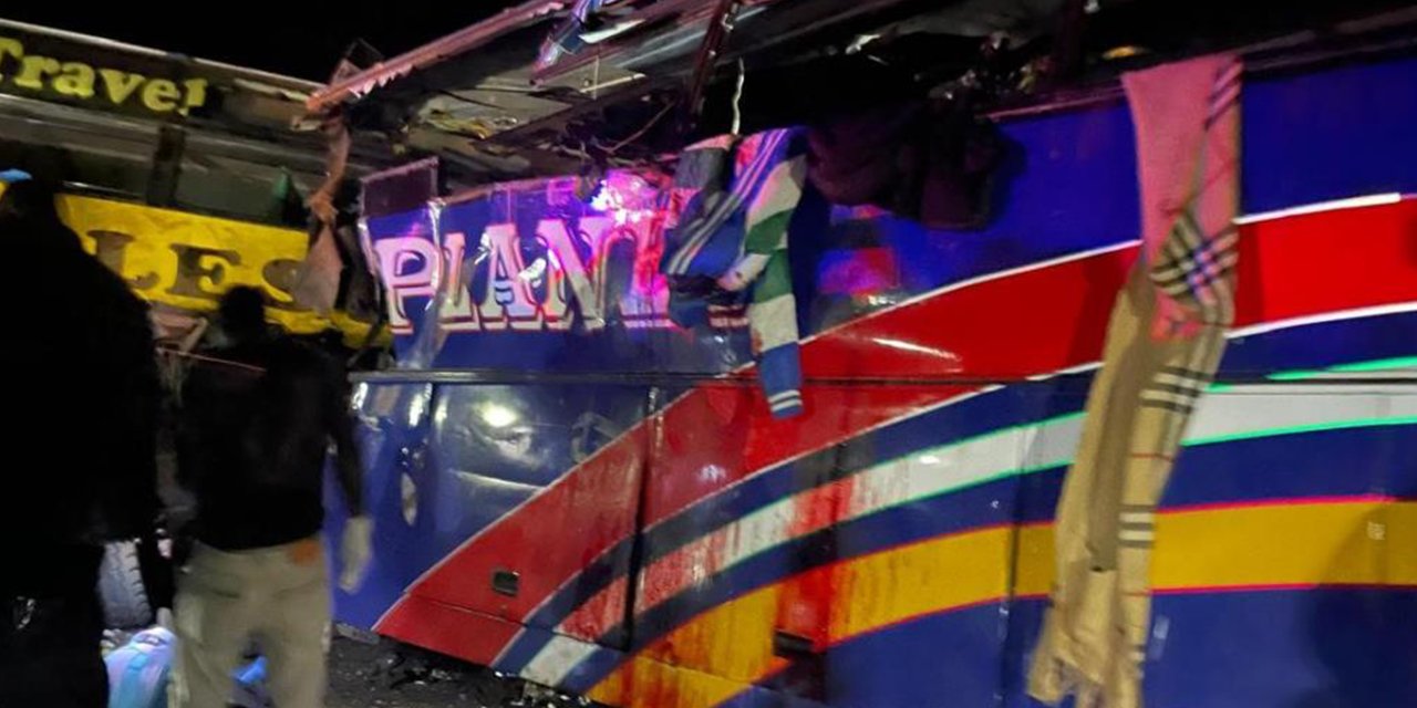 Uganda’da iki otobüs çarpıştı: En az 63 ölü