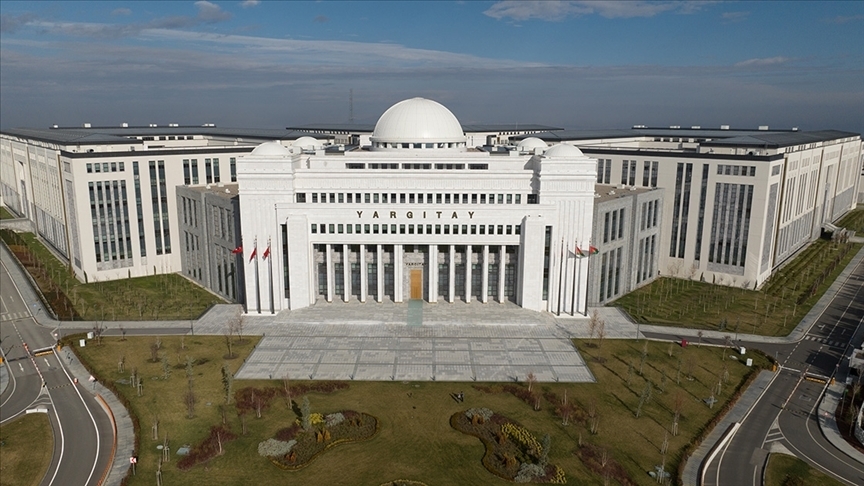 Yargıtay, iş arkadaşının gizlice fotoğrafını çekmeyi suç saydı