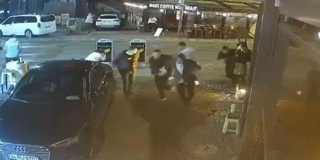 Eğlence mekanı önünde silahlı saldırı kamerada