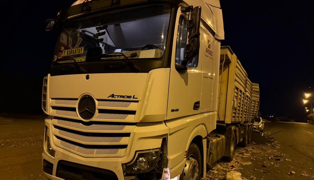 Batman'da tır ile otomobil çarpıştı: 2 yaralı