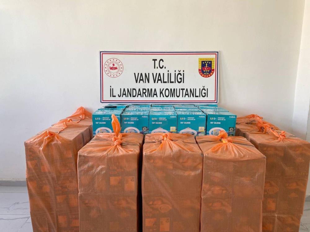 Van'da gümrük kaçağı malzeme ele geçirildi