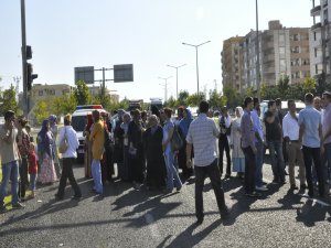 Öğrenci velileri yol kapattı
