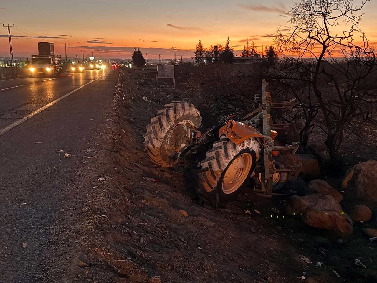 Şanlıurfa'da traktör devrildi: 2 ağır yaralı