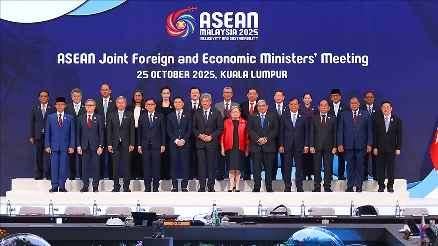 Tayland ve Kamboçya "barış anlaşmasına" imza attı