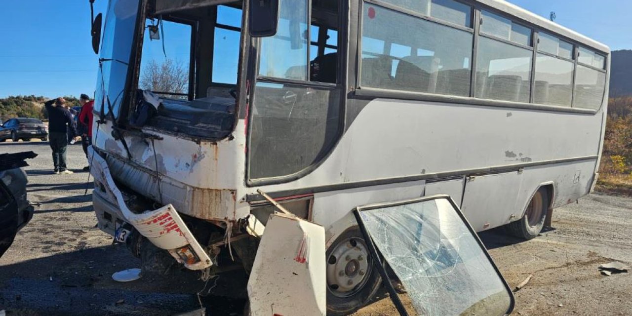 Tarım işçilerini taşıyan servis kaza yaptı: 3 ölü, 12 yaralı