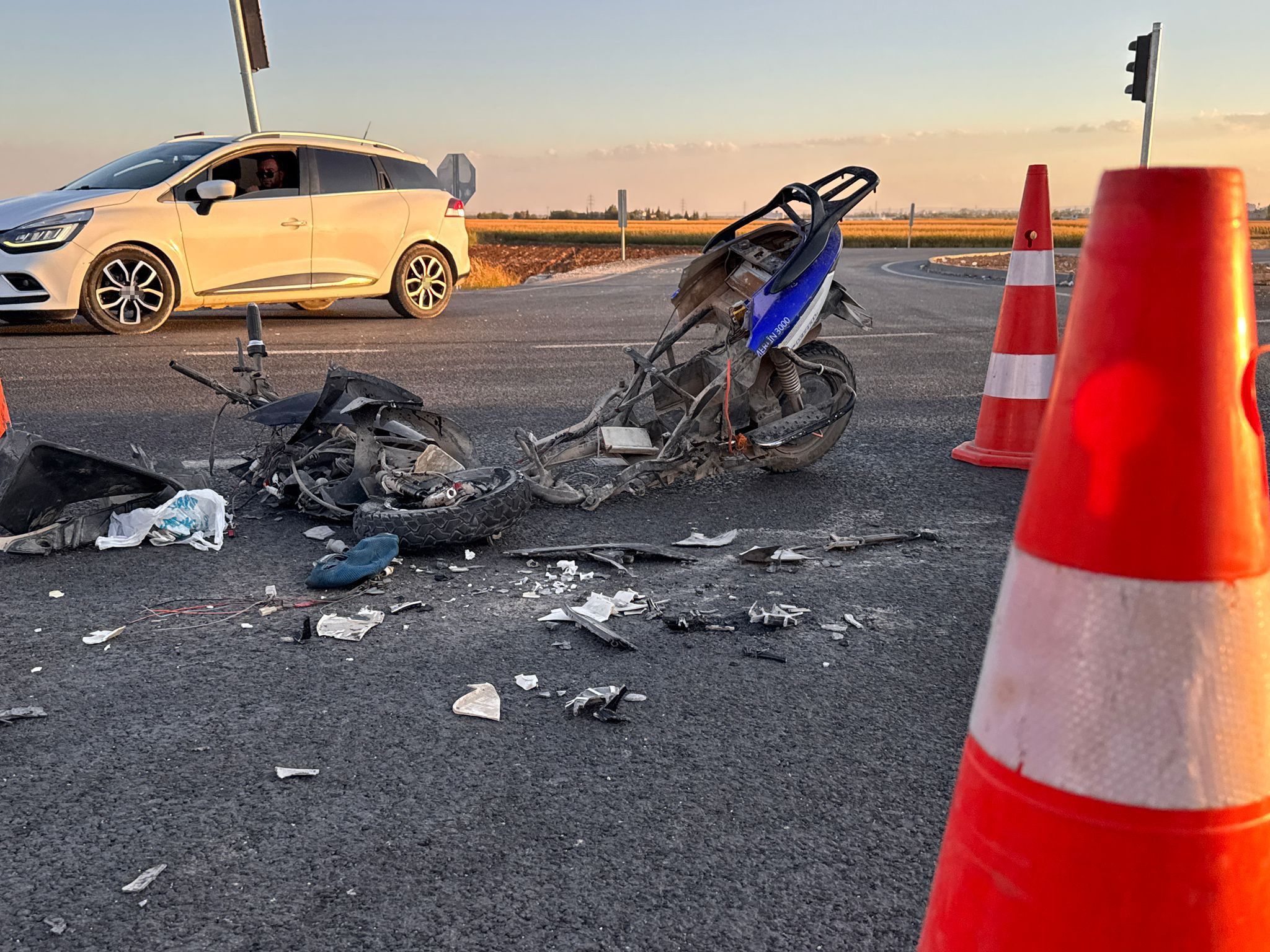 Kamyon ile elektrikli bisiklet çarpıştı: 2 yaralı