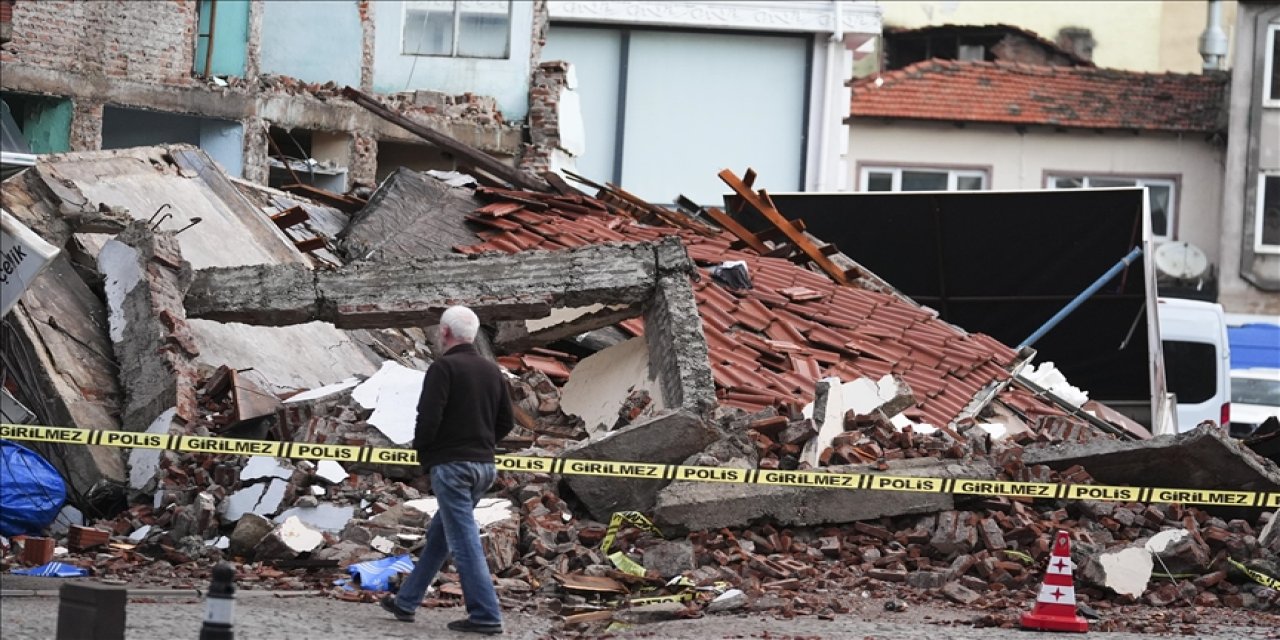 Sındırgı esnafı deprem yüzünden borç erteleme istiyor