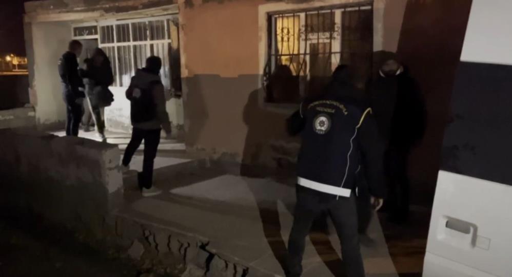 24 düzensiz göçmen yakalandı